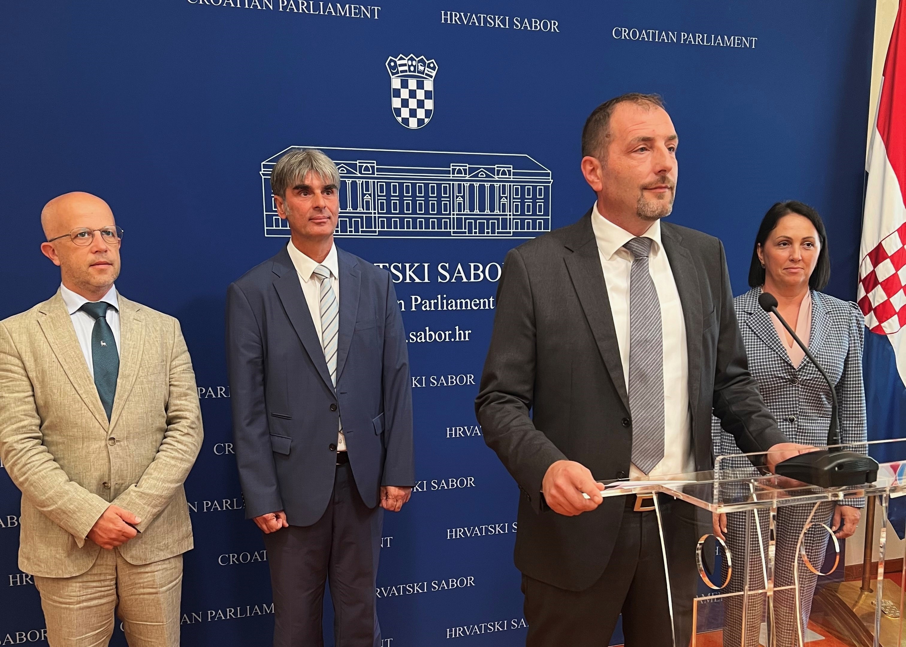 Paus i Vasilić u Saboru: Porezna reforma i izborni zakon čista su manipulacija HDZ-a za nadolazeće izbore